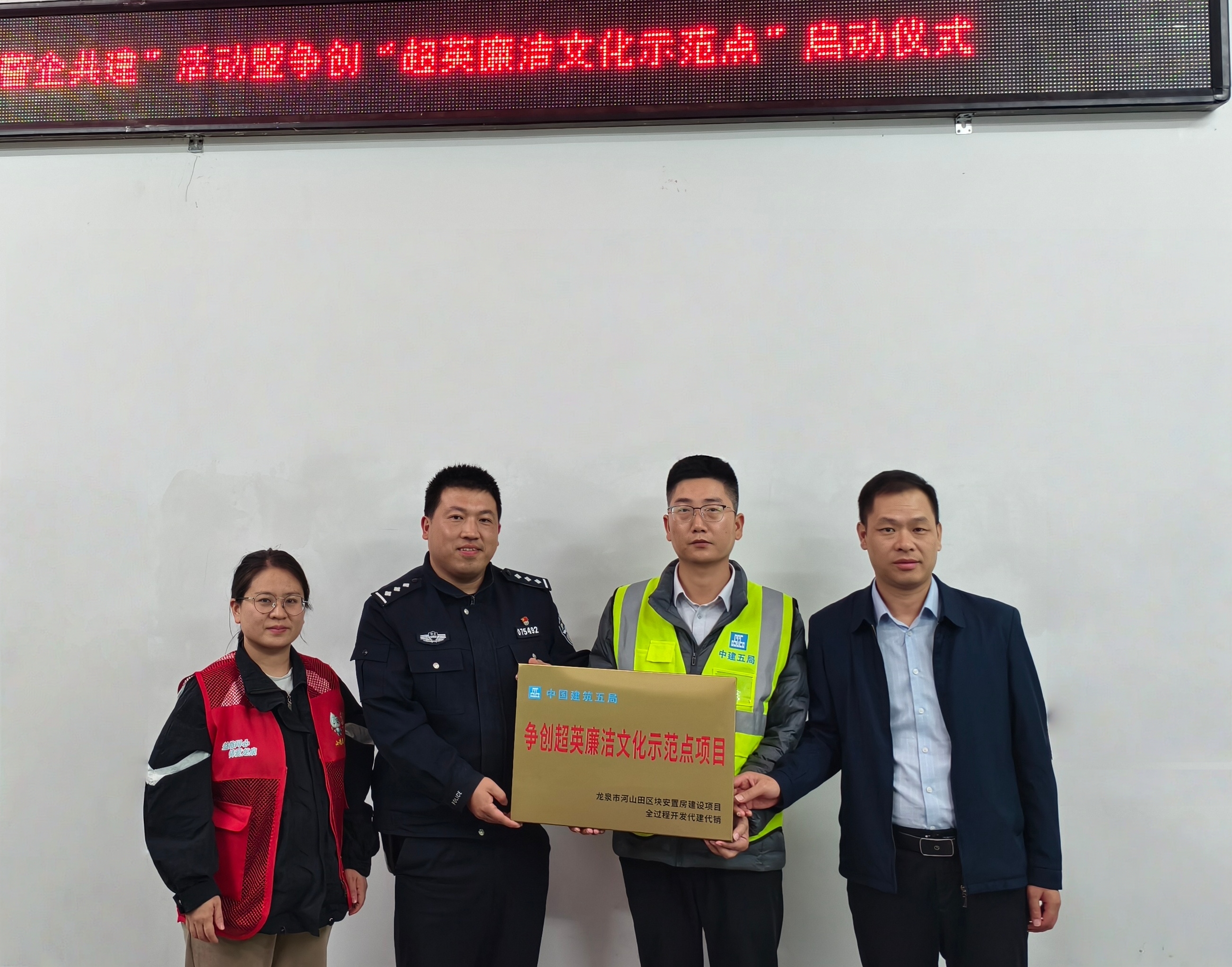 “牌”照片.jpg “牌”照片.jpg