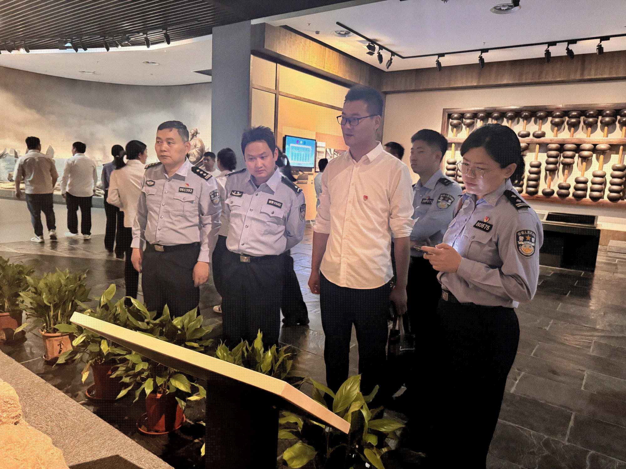活动照片.gif