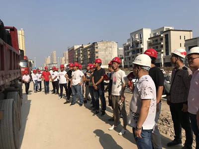 现场观摩.jpg 现场观摩.jpg