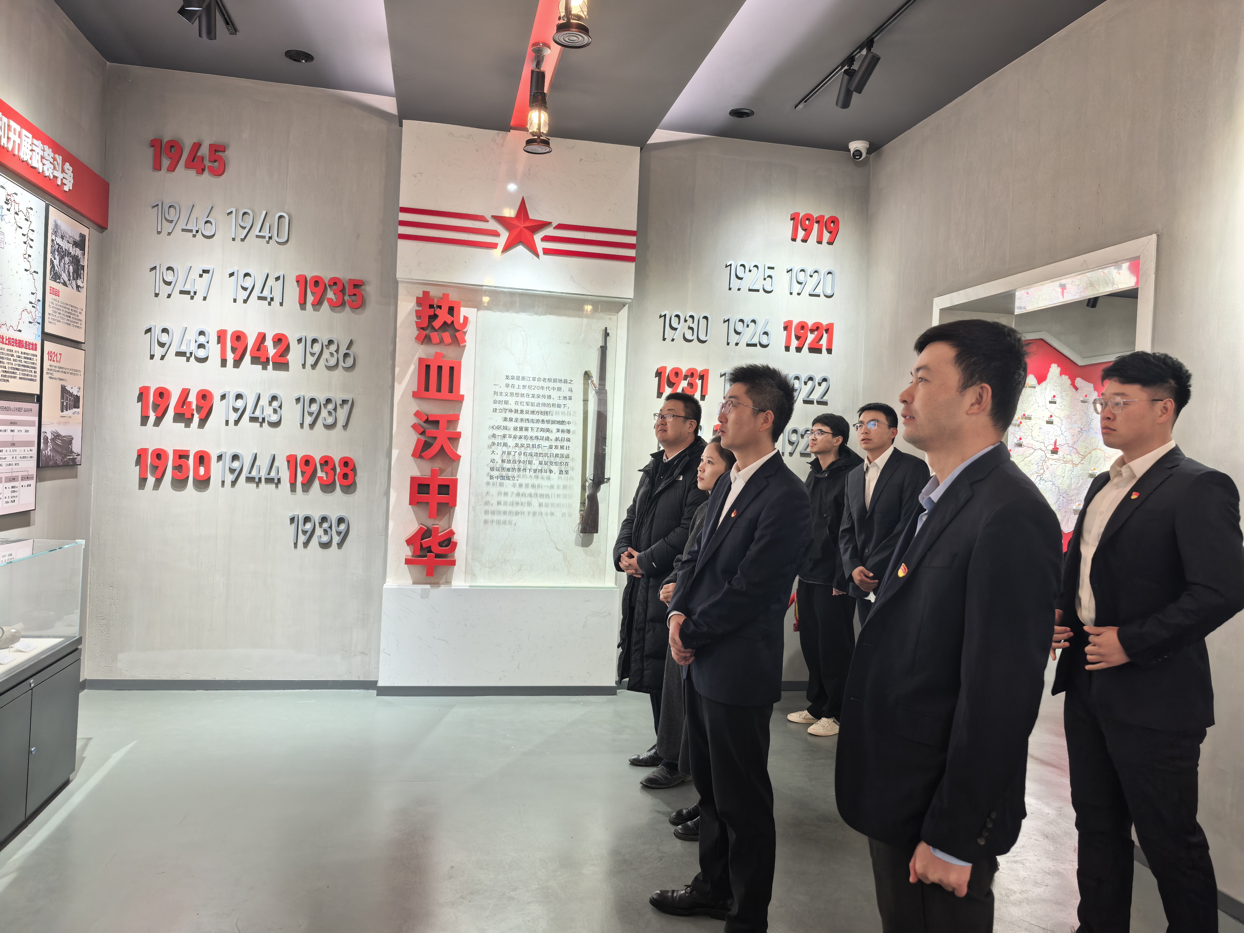 参观.jpg 参观.jpg