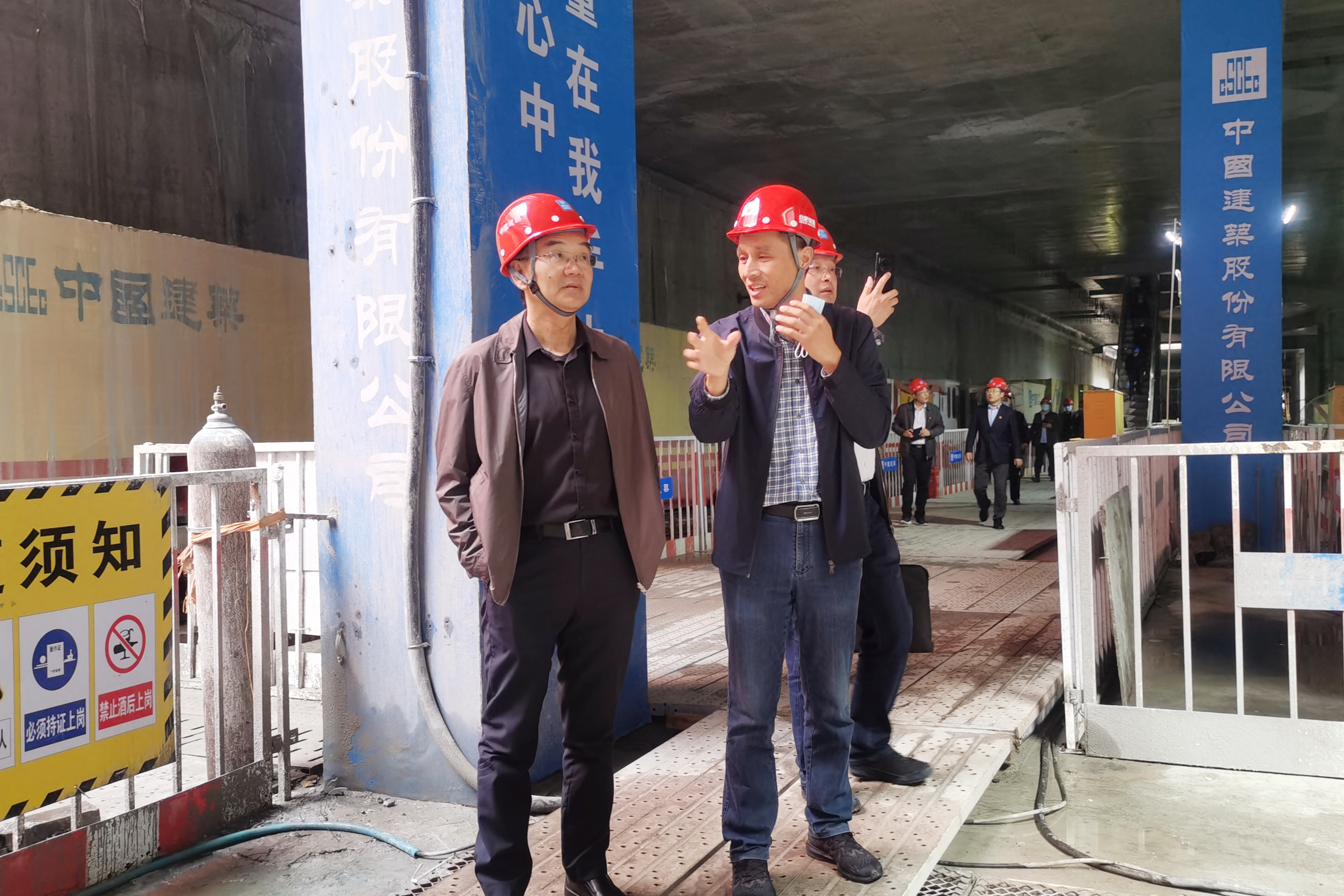 刘少华在天津路站盾构施工作业现场调研.jpg 刘少华在天津路站盾构施工作业现场调研.jpg