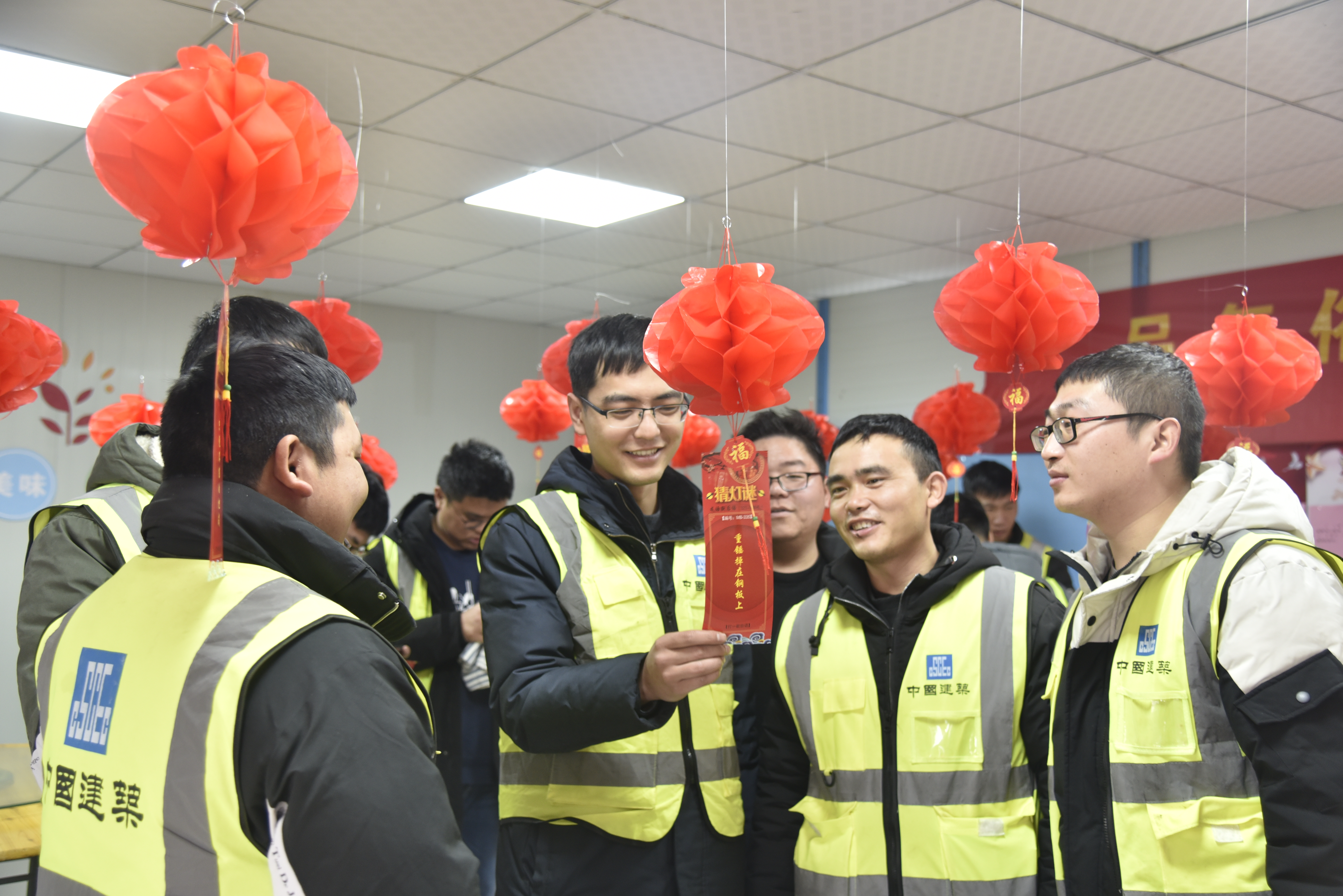 猜灯谜.jpg 猜灯谜.jpg