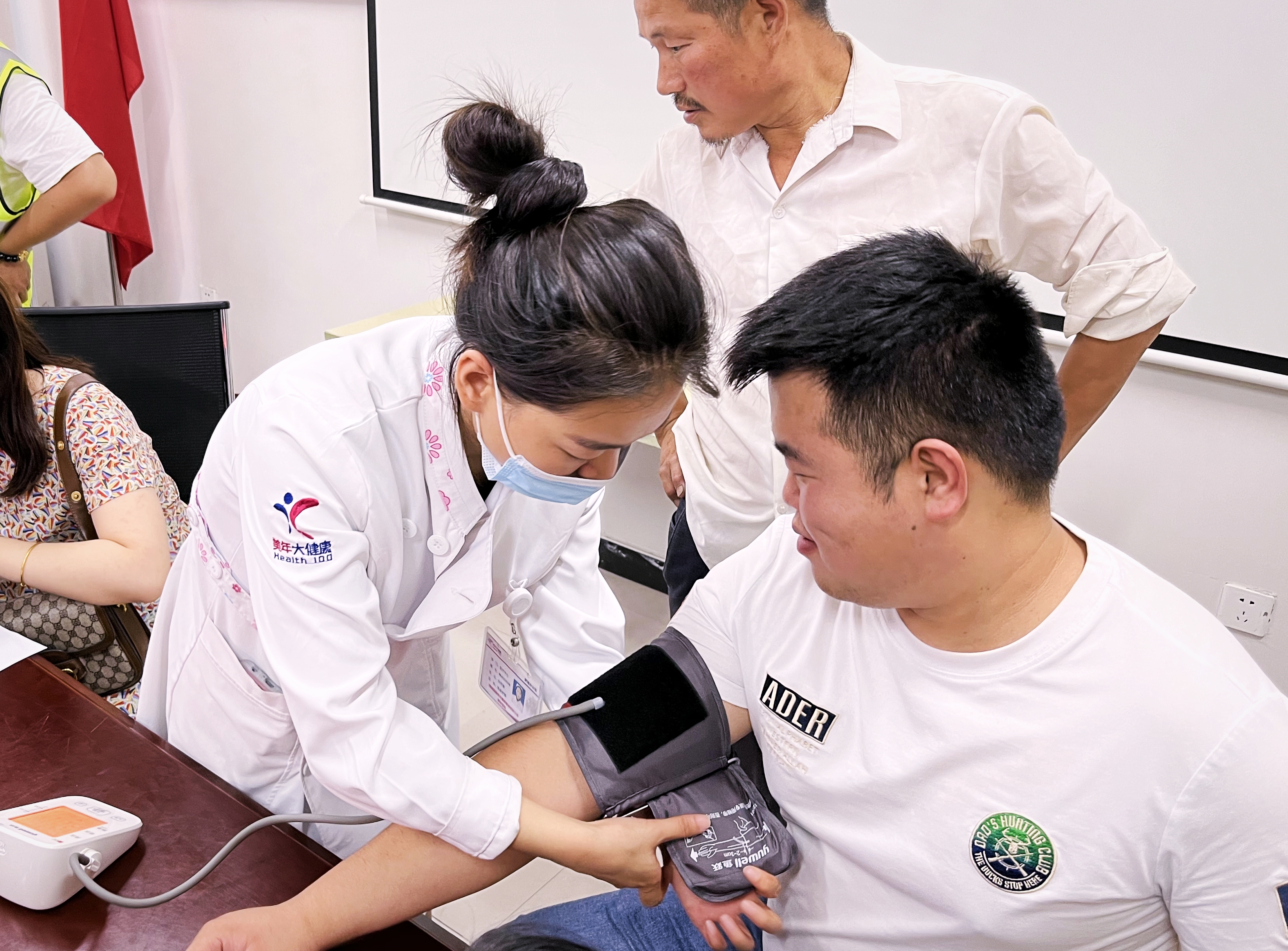 关爱民工健康 彰显央企担当 皖北分公司蒙城阳光花园项目开展"送体检