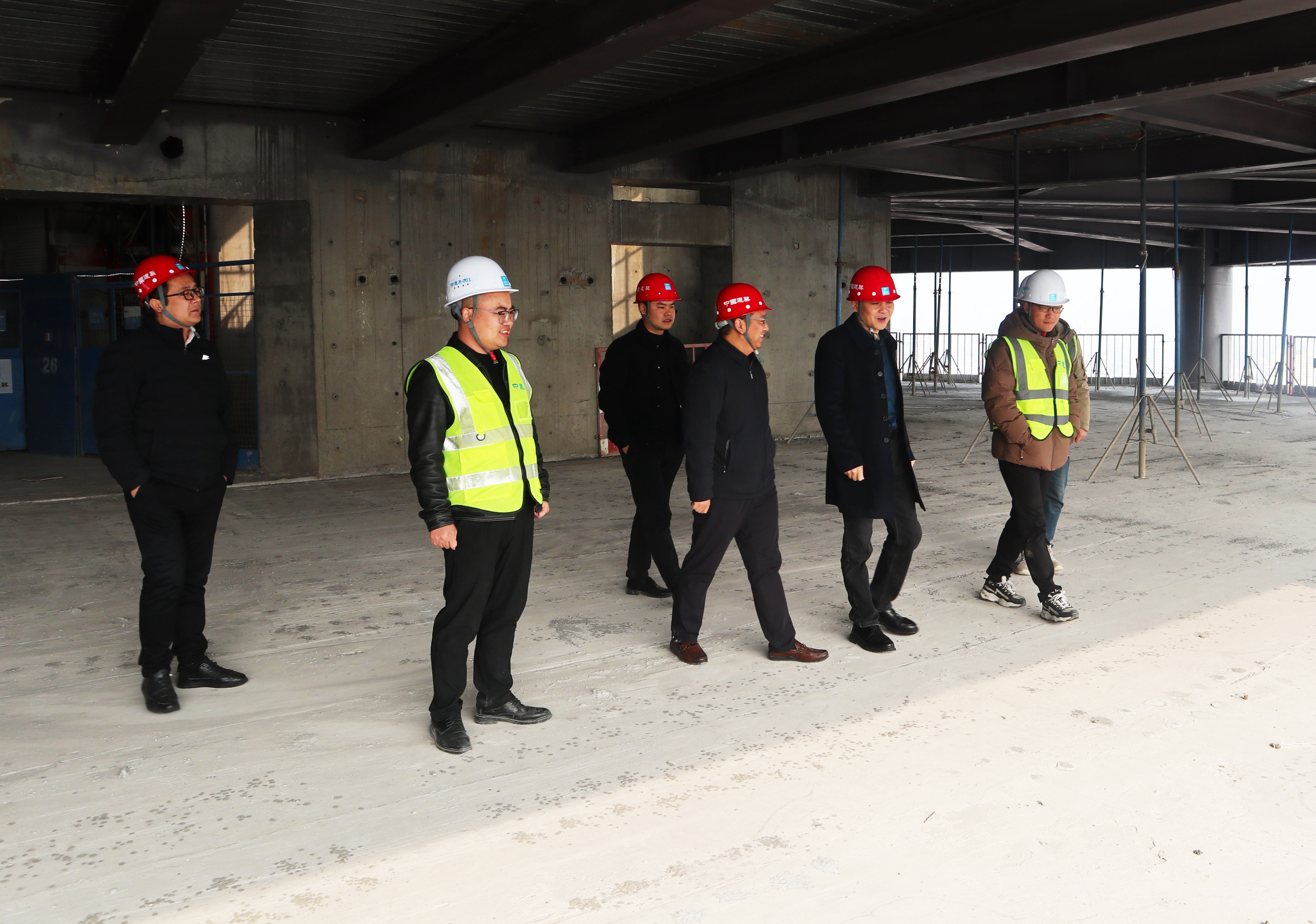 华东分局曹喜良一行检查徐州德基广场项目照片1.jpg