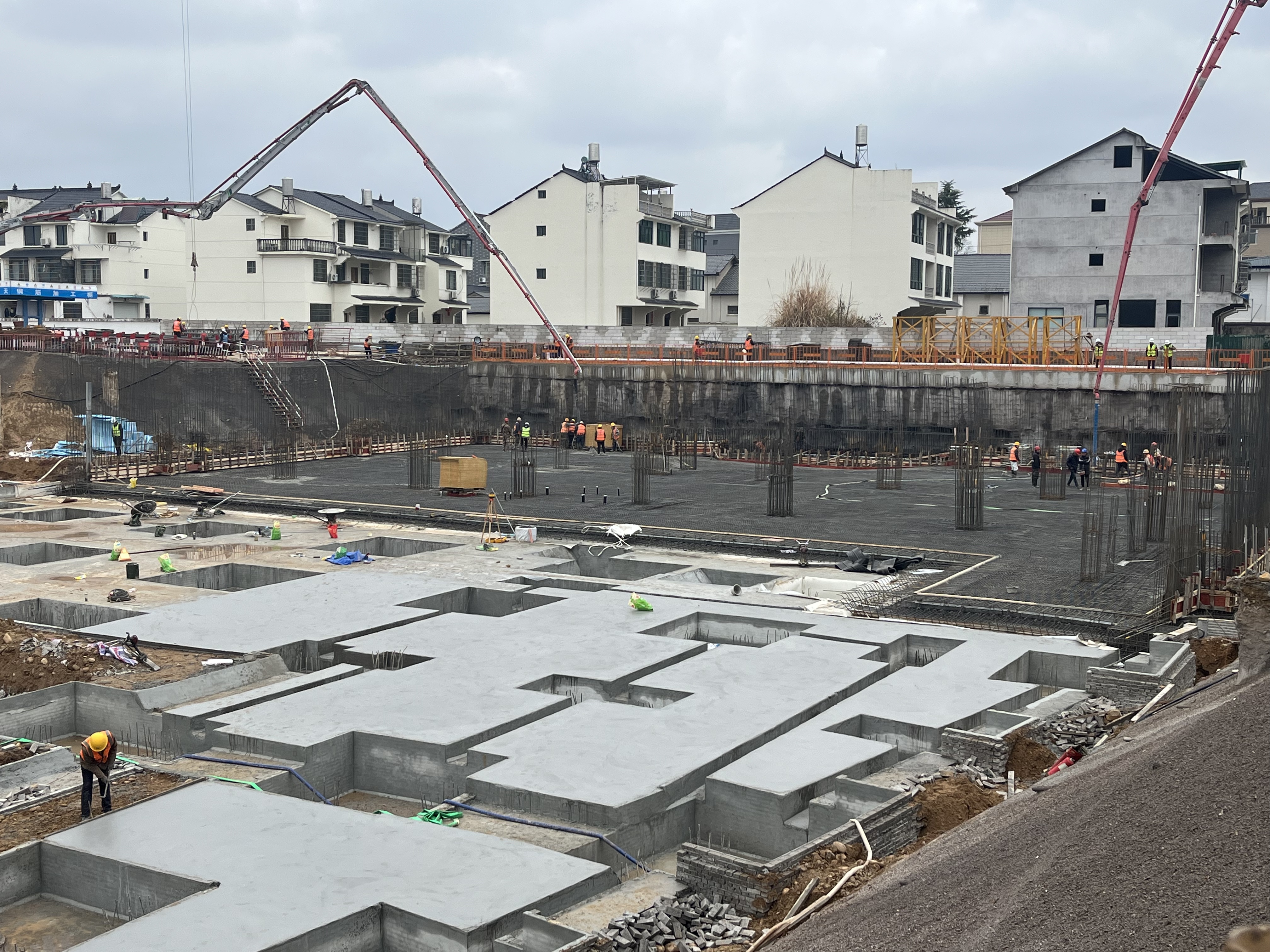 首块筏板浇筑.jpg