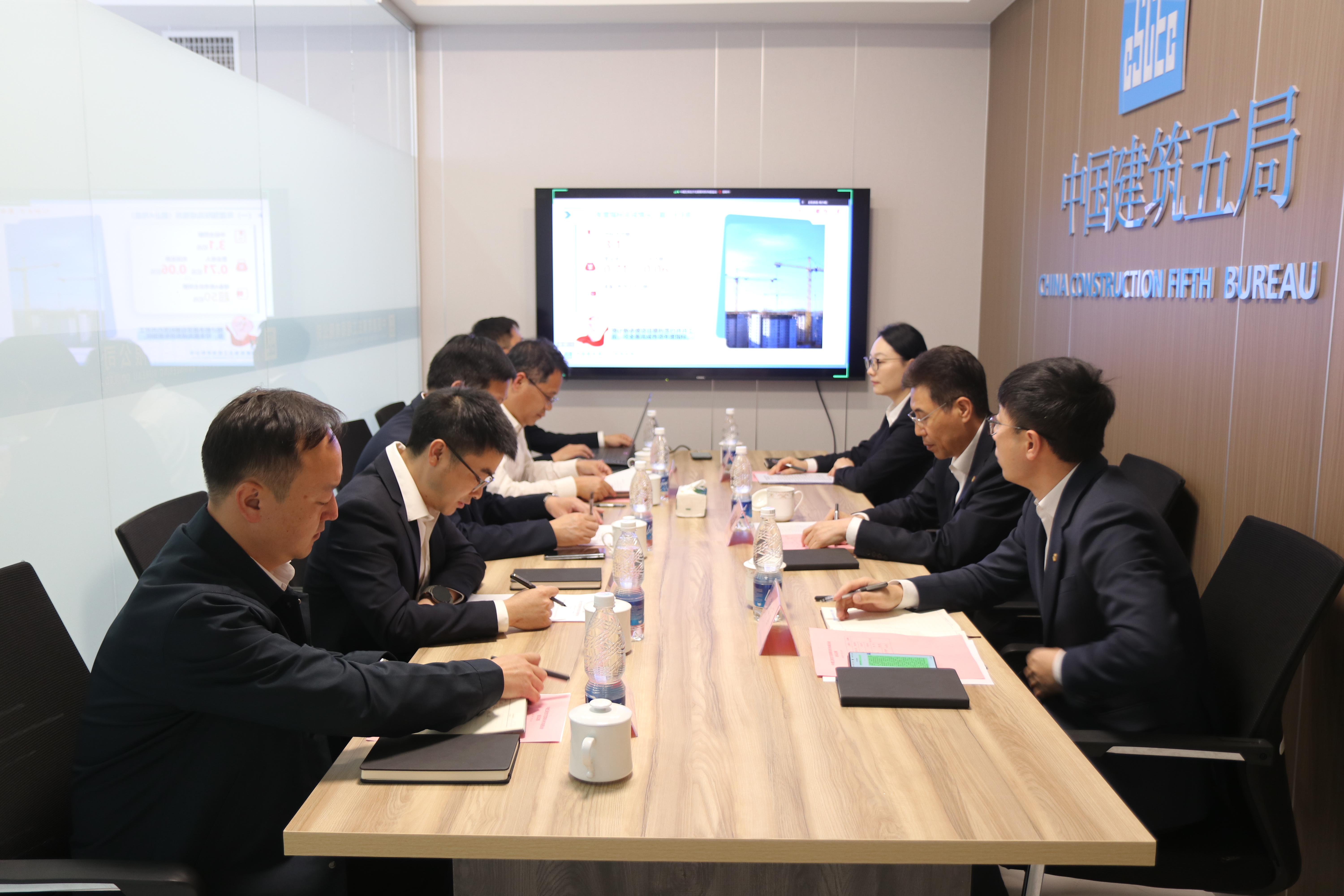 吉尔吉斯斯坦机构座谈会.jpg